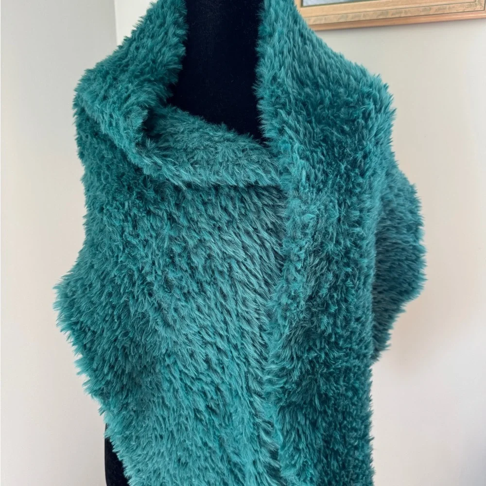 NWT I.N.C. SOFT Teal Faux Fur Wrap Scarf Shawl 66” X 10” WARM Unique
